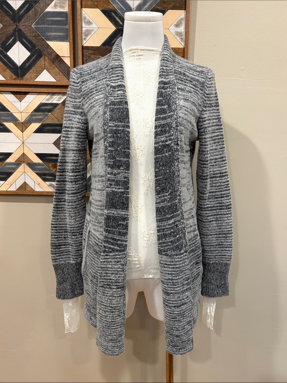 Banana Republic Merino Wool Blend Heather Grey Knit Cardigan Sweater size XS - Picture 8 of 14